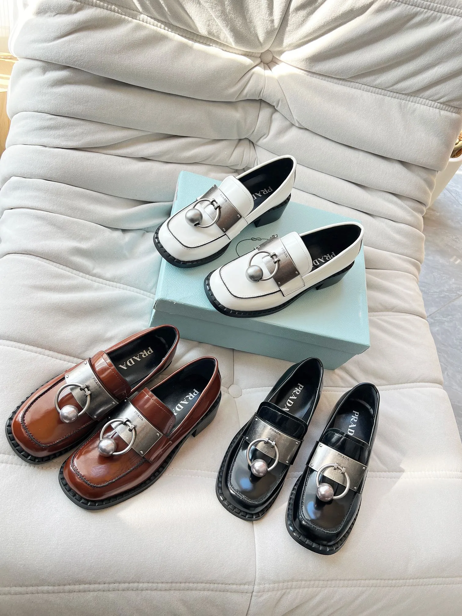 👟👟Ex-factory price 560👟👟 Prada’s new spring and summer women’s clothing｜Absolutely beautiful🥰Exception! Extra number! Anita will continue to update the latest SS25 catwalk pre-sale models, with novel logos as soul mates. Full of fun ~ Adhering to the trend-setting vane, you must believe in Prada's ability to capture fashion. 35-42 yards